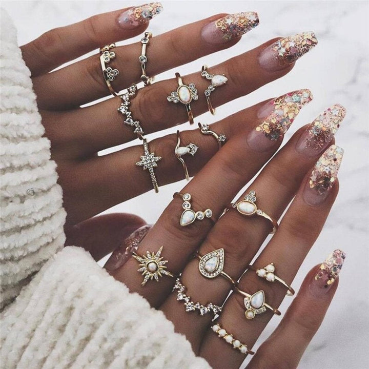 Exclusive set of 8 to 12 rings