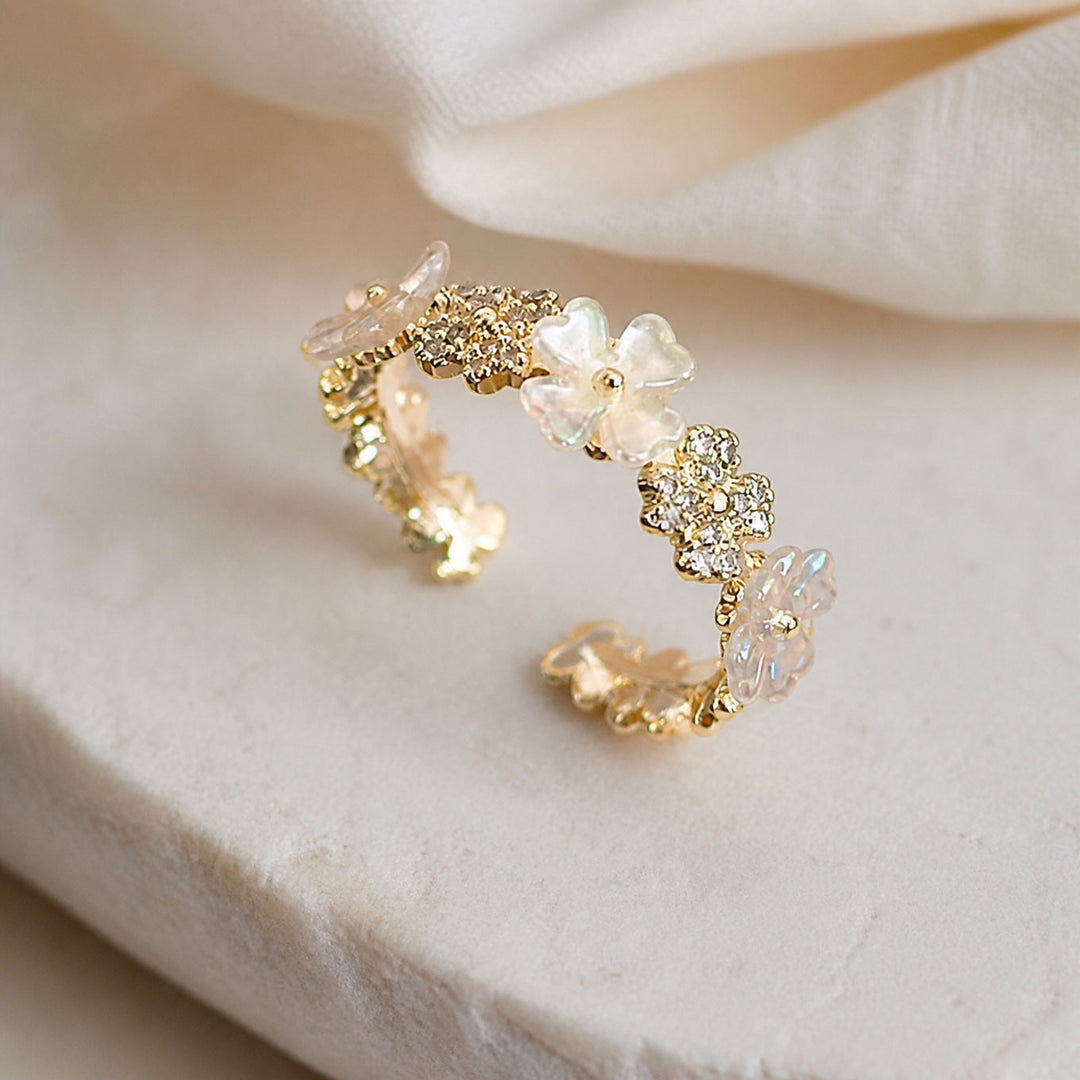 Zirconia Blooming Floral Ring