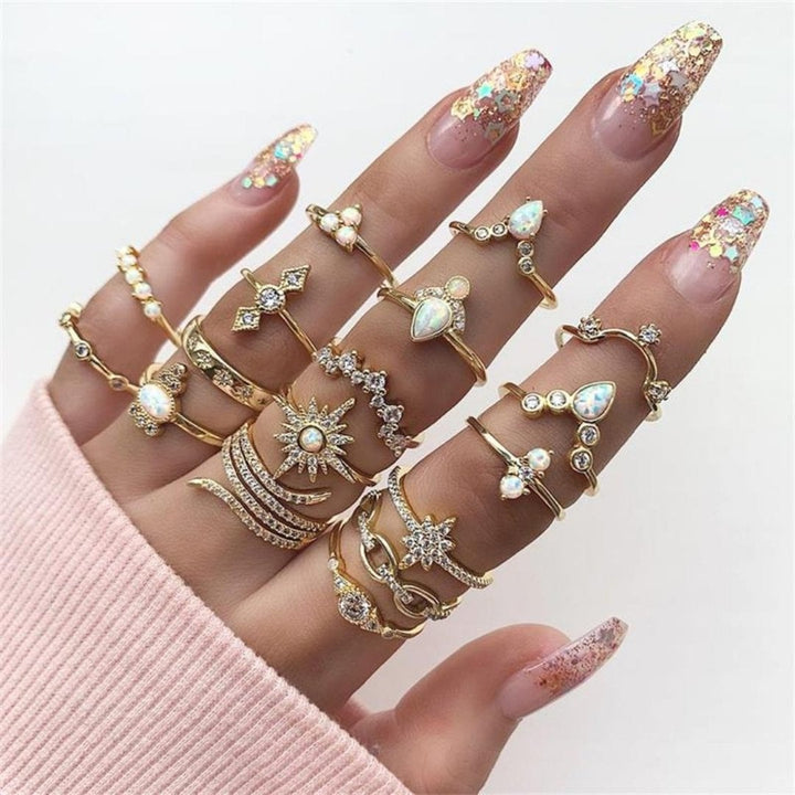 Exclusive set of 8 to 12 rings