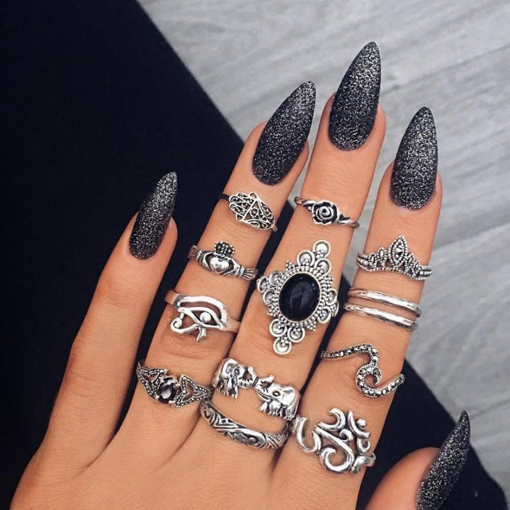 Exclusive set of 8 to 12 rings