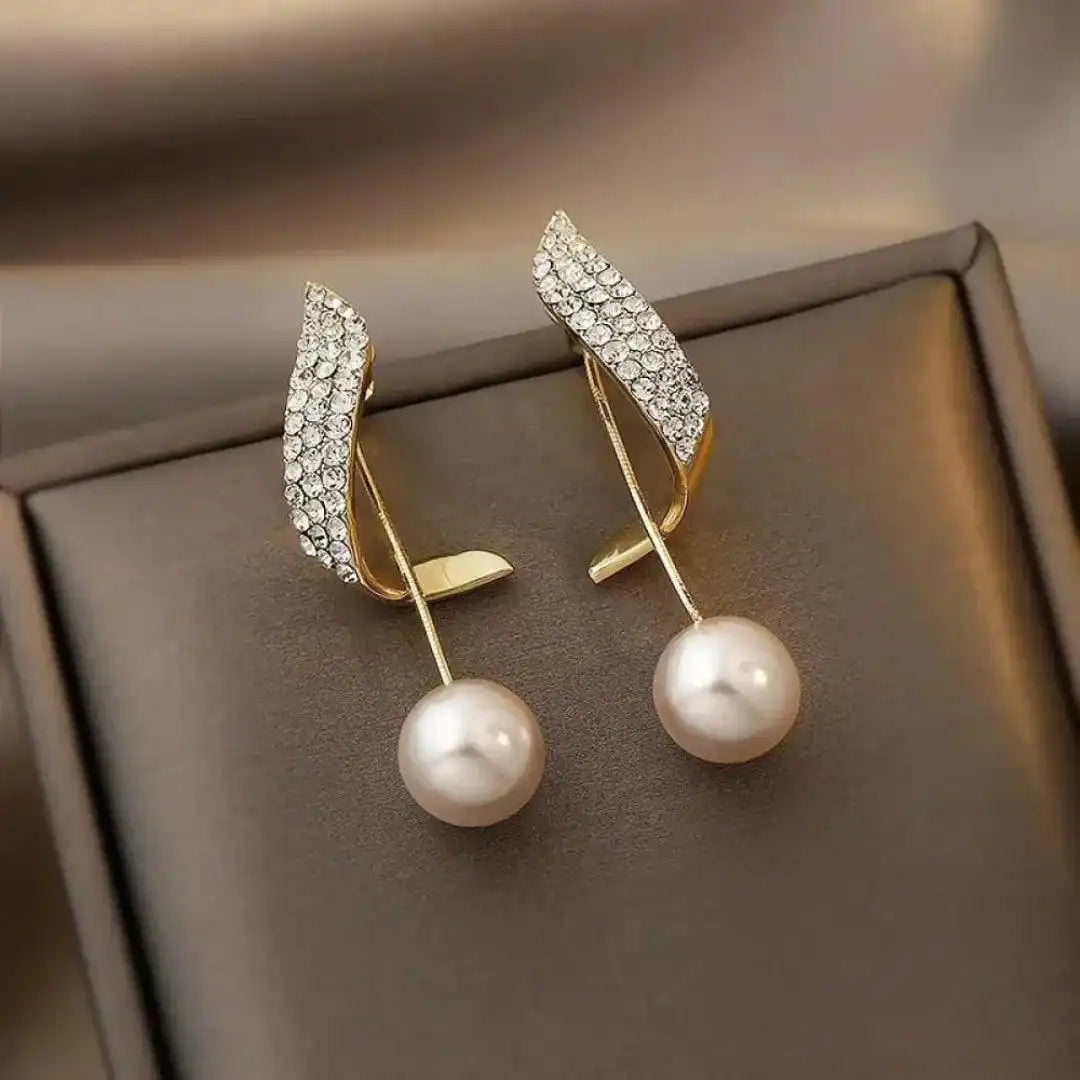 Sophisticated Gold Earrings with Pearl Drops