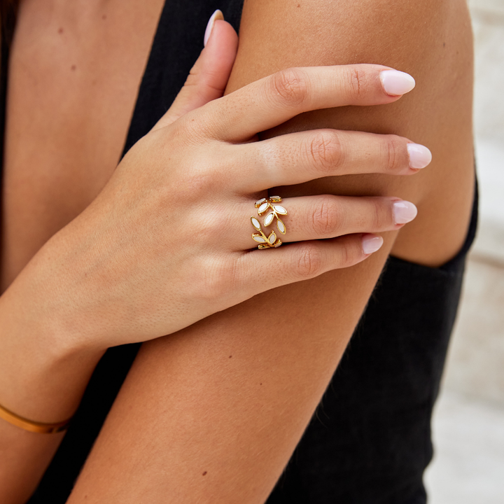 Leaf-Inspired Golden Ring Design