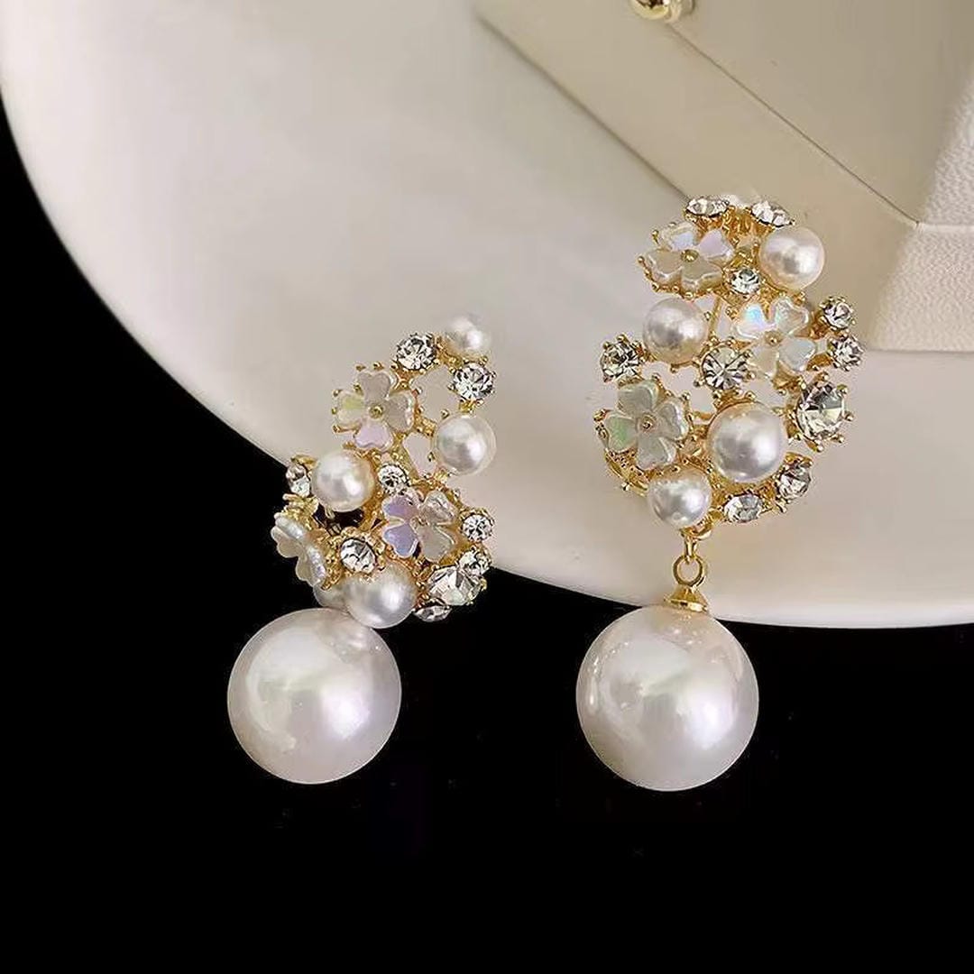 Chic Floral Pearl Earrings