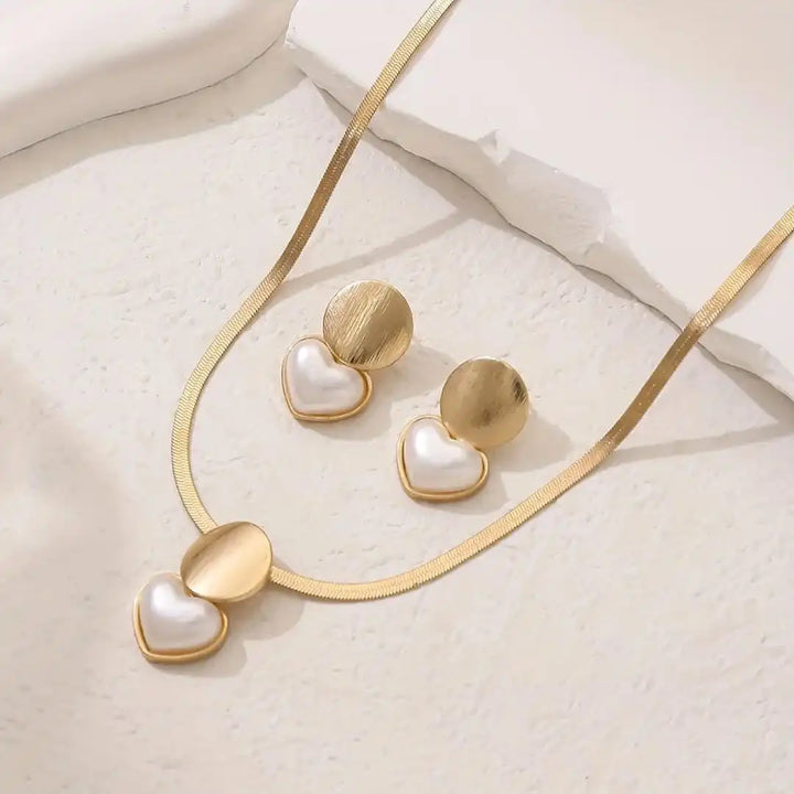 Retro Gold Heart Jewelry Set: Necklace and Earrings
