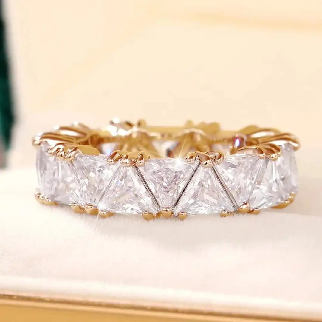 Retro Triangular Gemstone Ring