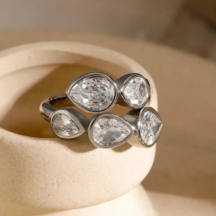 Five-Stone Teardrop Cluster Band
