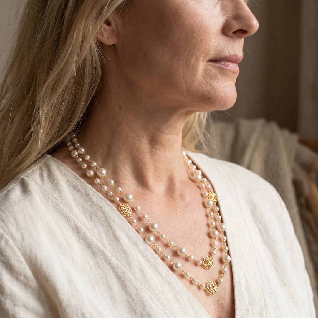 Sophisticated Gold Pearl Necklace