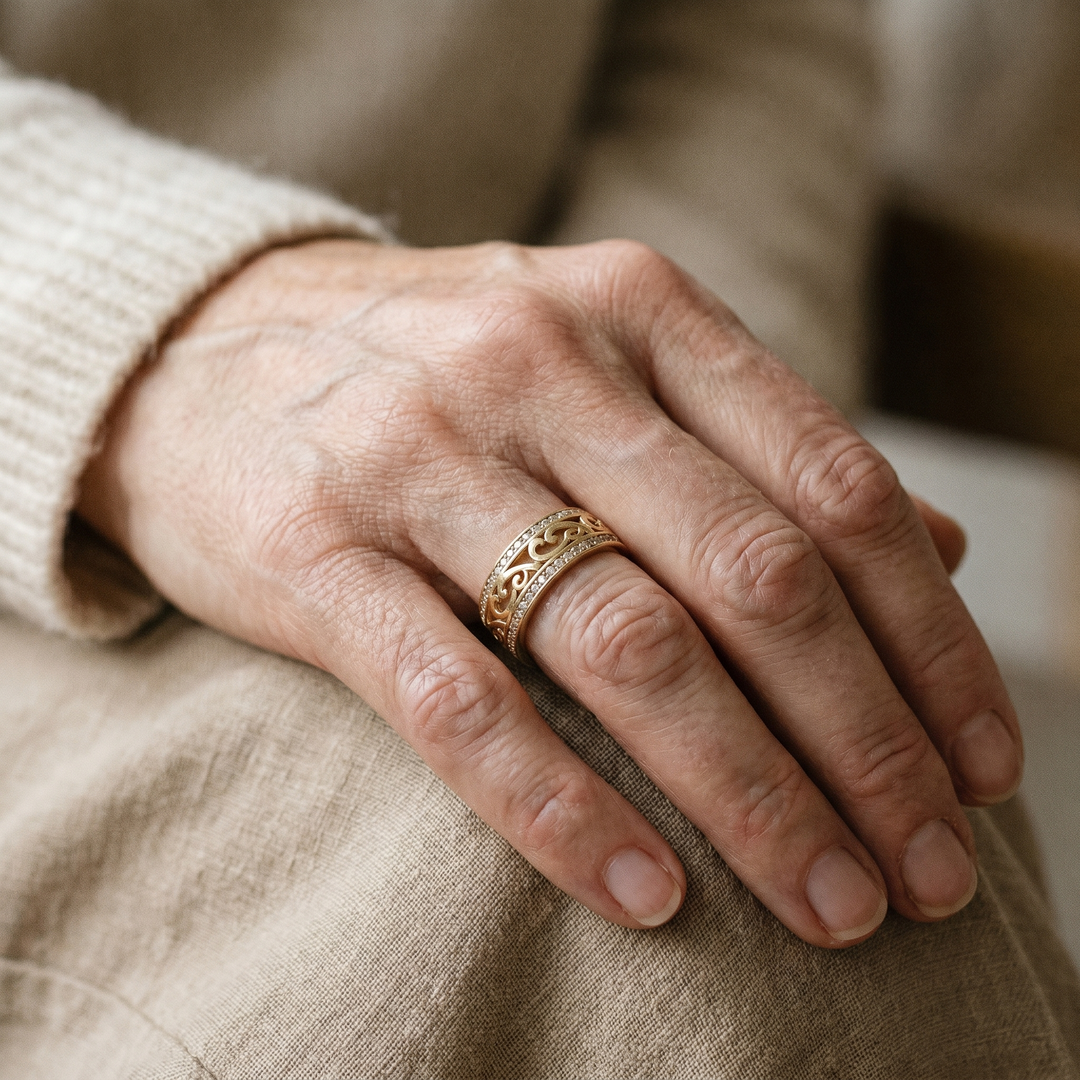 Glowing Hollow Gold Ring