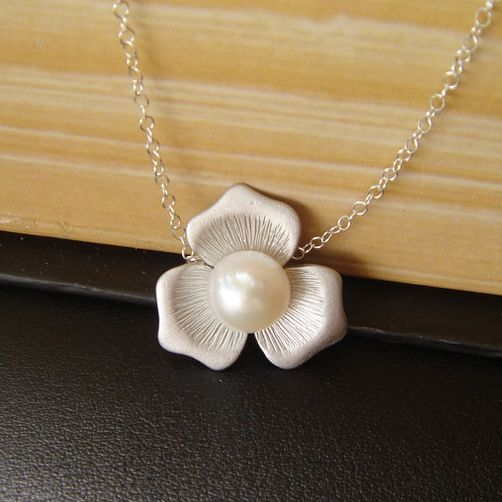 Sophisticated White Pearl Floral Necklace