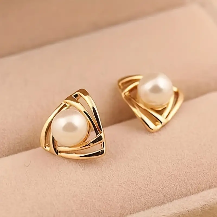 Sophisticated Pearl and Gold Earrings