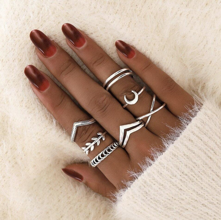 Exclusive set of 8 to 12 rings