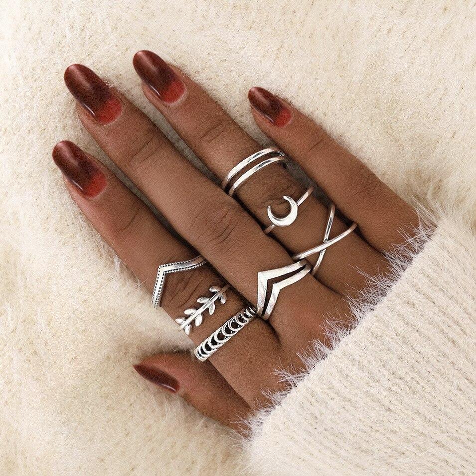 Exclusive set of 8 to 12 rings