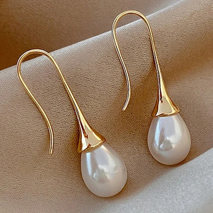 Helena Timeless Pearl Earrings