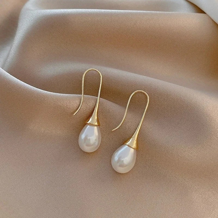 Helena Timeless Pearl Earrings