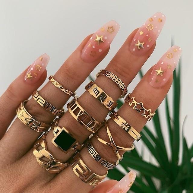 Exclusive set of 8 to 12 rings
