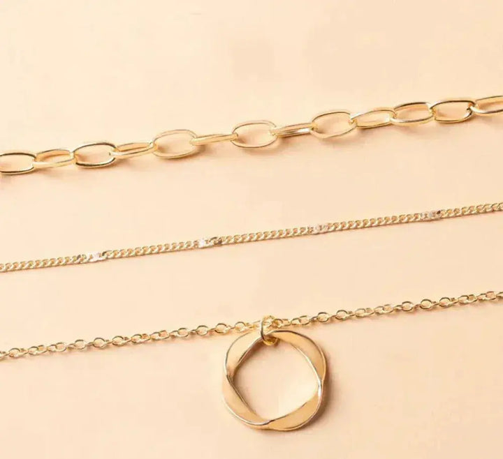 Retro gold layered chain necklace with pendant