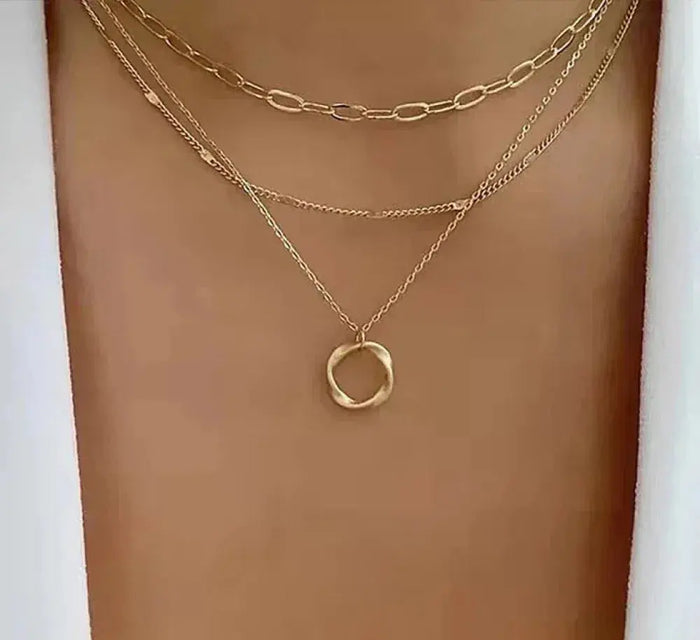 Retro gold layered chain necklace with pendant